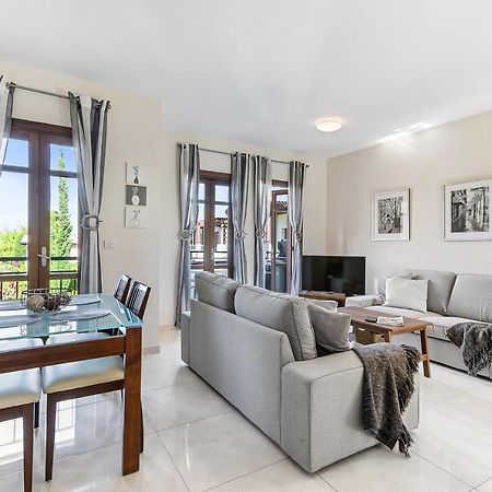2 Bedroom Apartment Assia With Communal Pool, Aphrodite Hills Resort クークリア エクステリア 写真