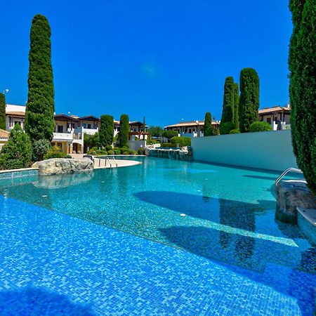 2 Bedroom Apartment Assia With Communal Pool, Aphrodite Hills Resort クークリア エクステリア 写真