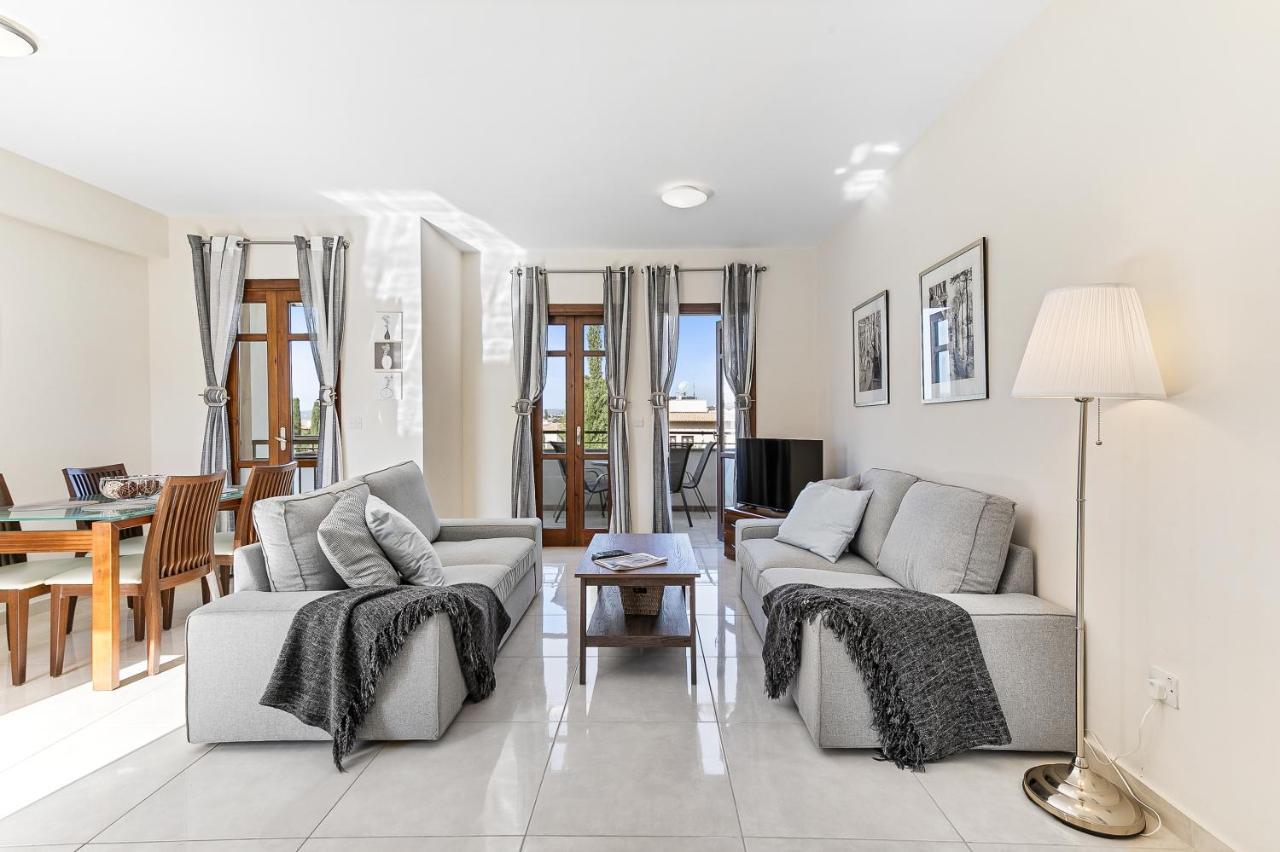 2 Bedroom Apartment Assia With Communal Pool, Aphrodite Hills Resort クークリア エクステリア 写真