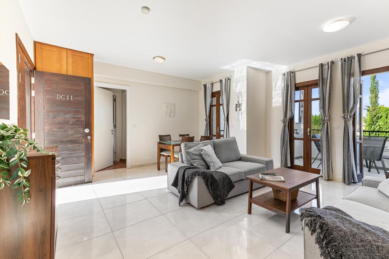 2 Bedroom Apartment Assia With Communal Pool, Aphrodite Hills Resort クークリア エクステリア 写真