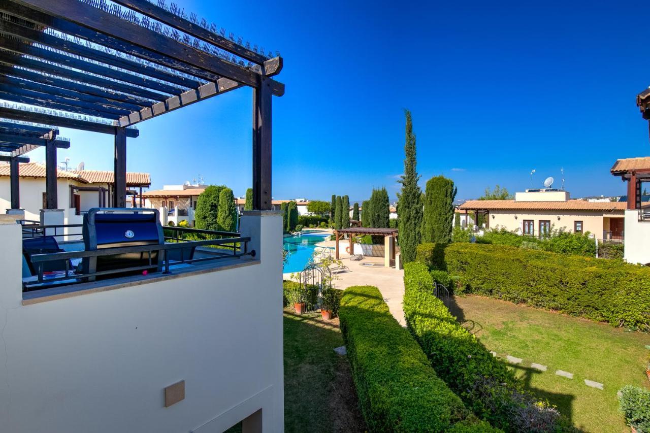 2 Bedroom Apartment Assia With Communal Pool, Aphrodite Hills Resort クークリア エクステリア 写真