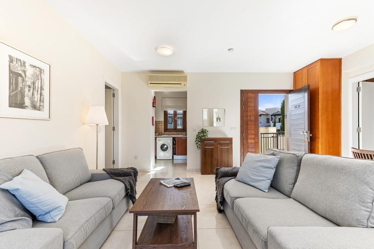 2 Bedroom Apartment Assia With Communal Pool, Aphrodite Hills Resort クークリア エクステリア 写真