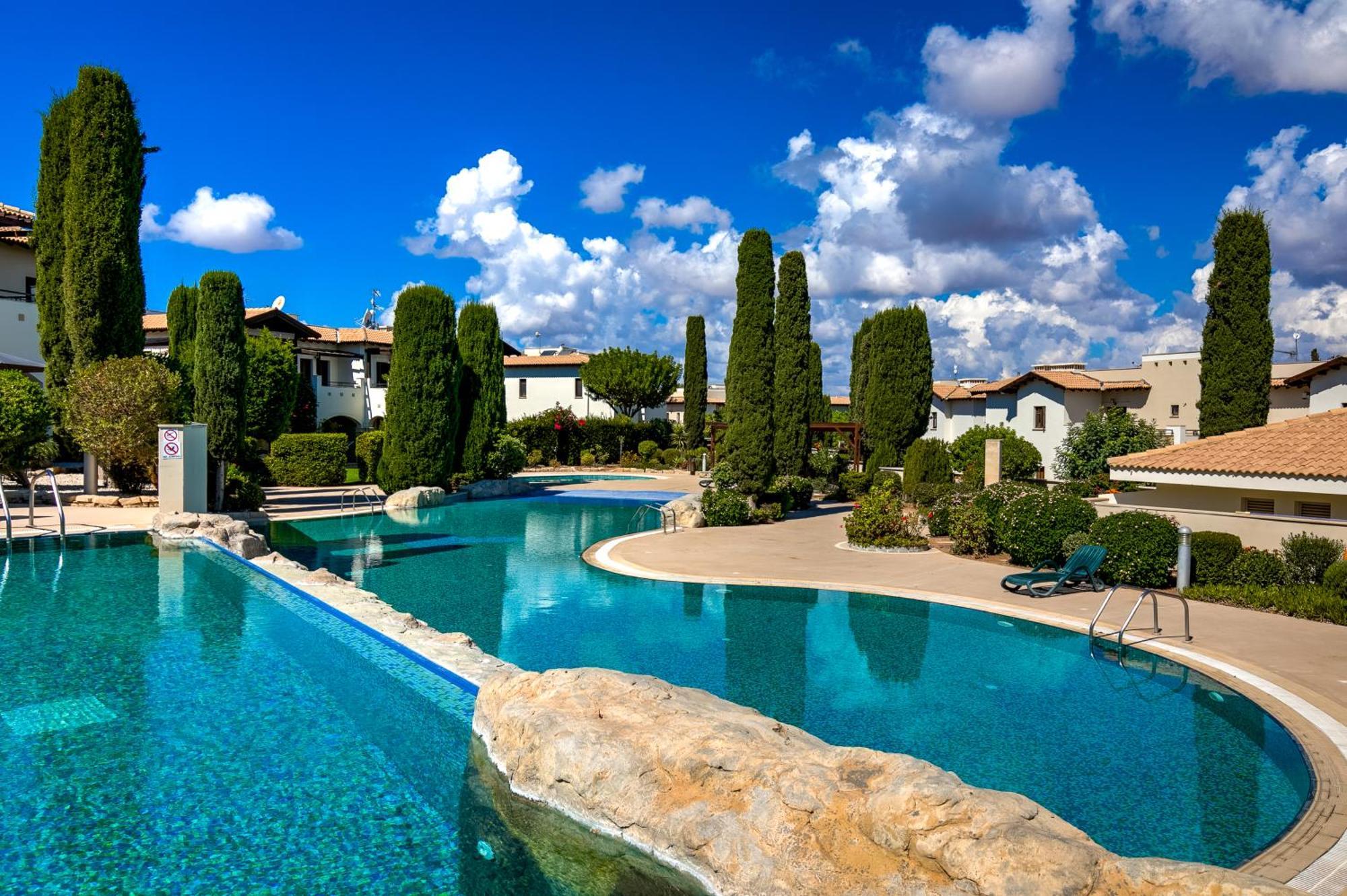 2 Bedroom Apartment Assia With Communal Pool, Aphrodite Hills Resort クークリア エクステリア 写真