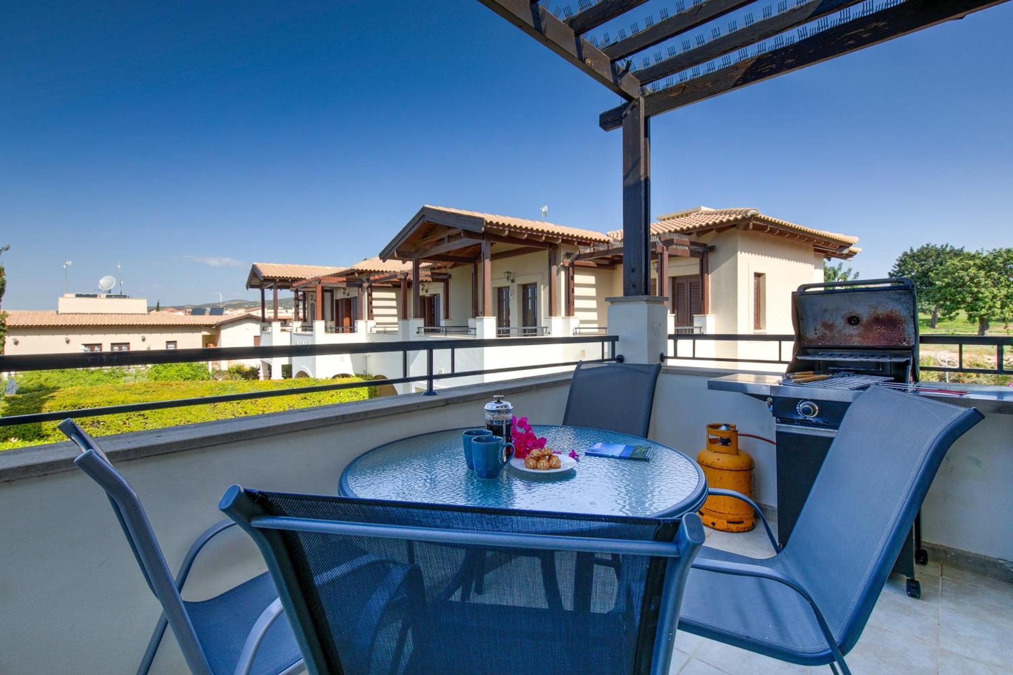 2 Bedroom Apartment Assia With Communal Pool, Aphrodite Hills Resort クークリア エクステリア 写真