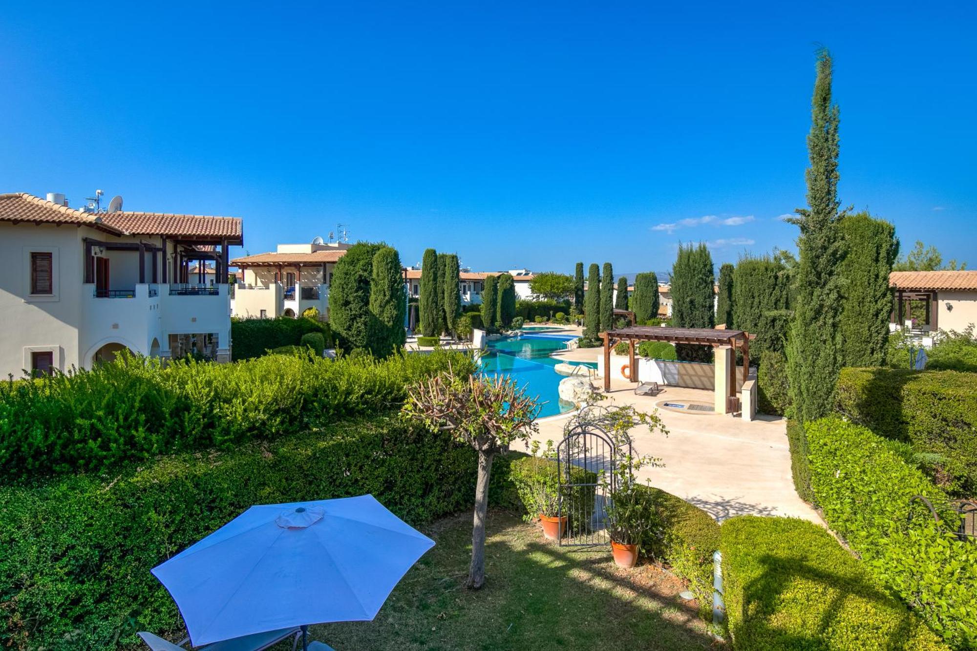 2 Bedroom Apartment Assia With Communal Pool, Aphrodite Hills Resort クークリア エクステリア 写真
