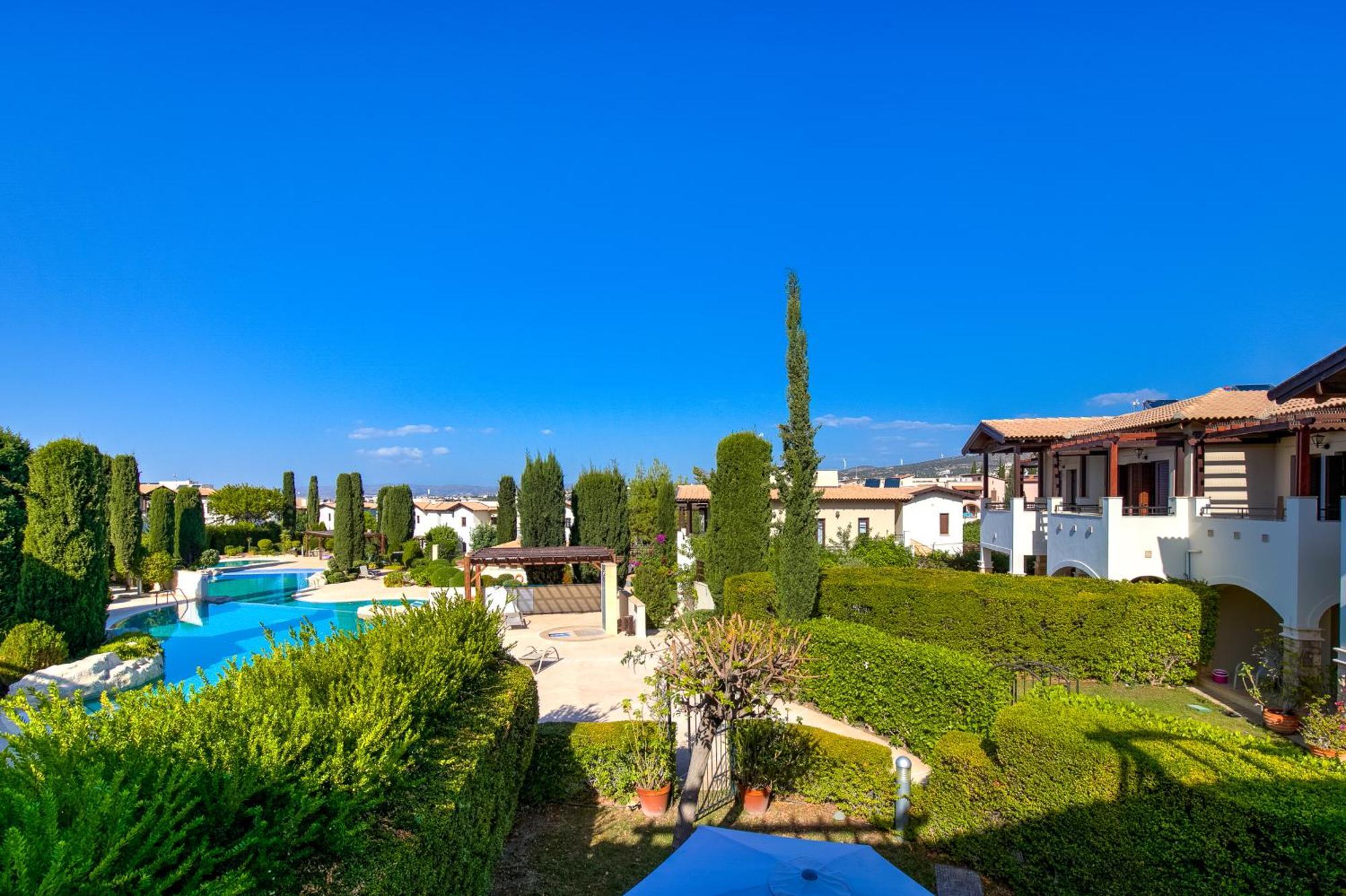 2 Bedroom Apartment Assia With Communal Pool, Aphrodite Hills Resort クークリア エクステリア 写真