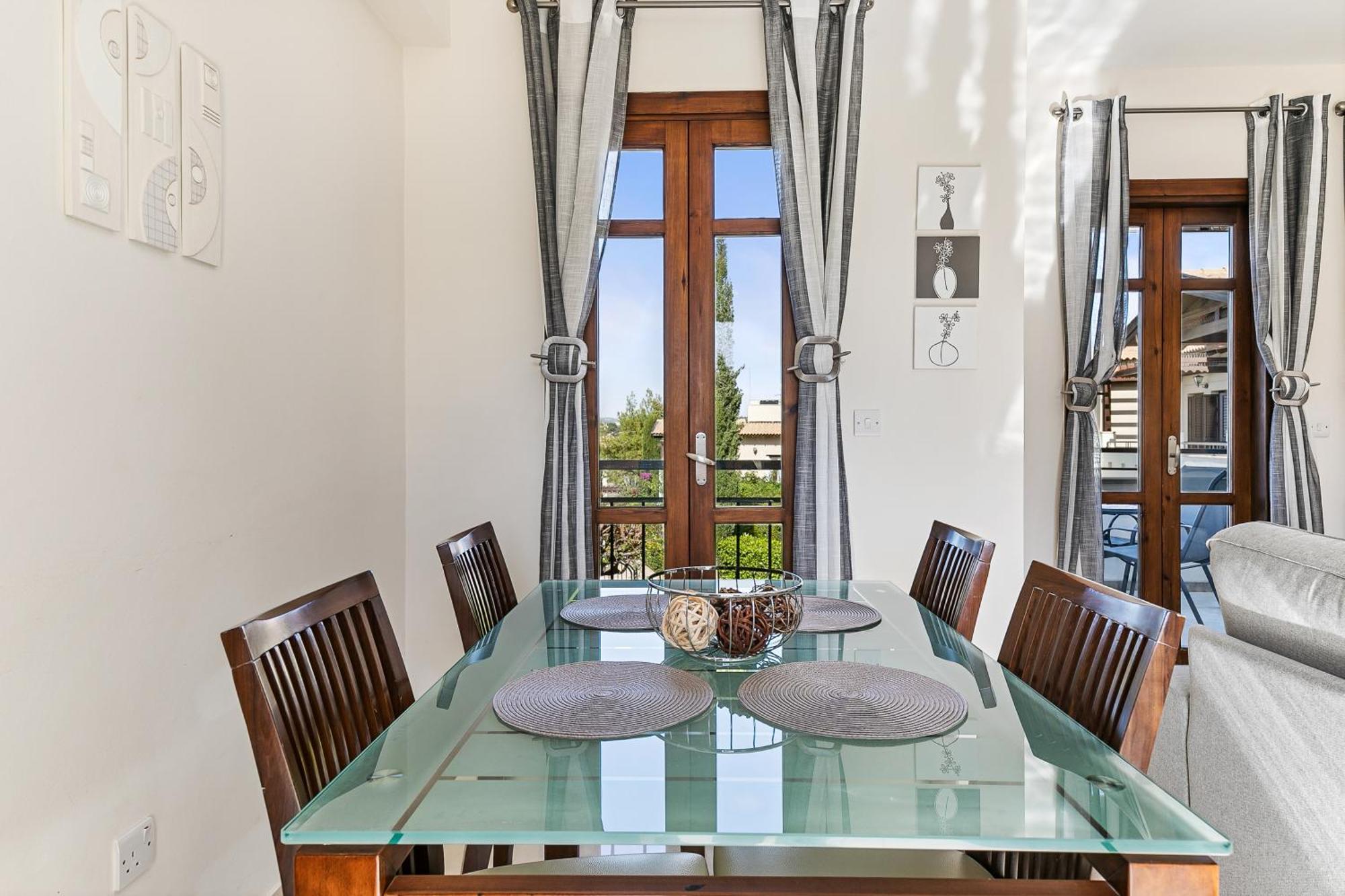 2 Bedroom Apartment Assia With Communal Pool, Aphrodite Hills Resort クークリア エクステリア 写真