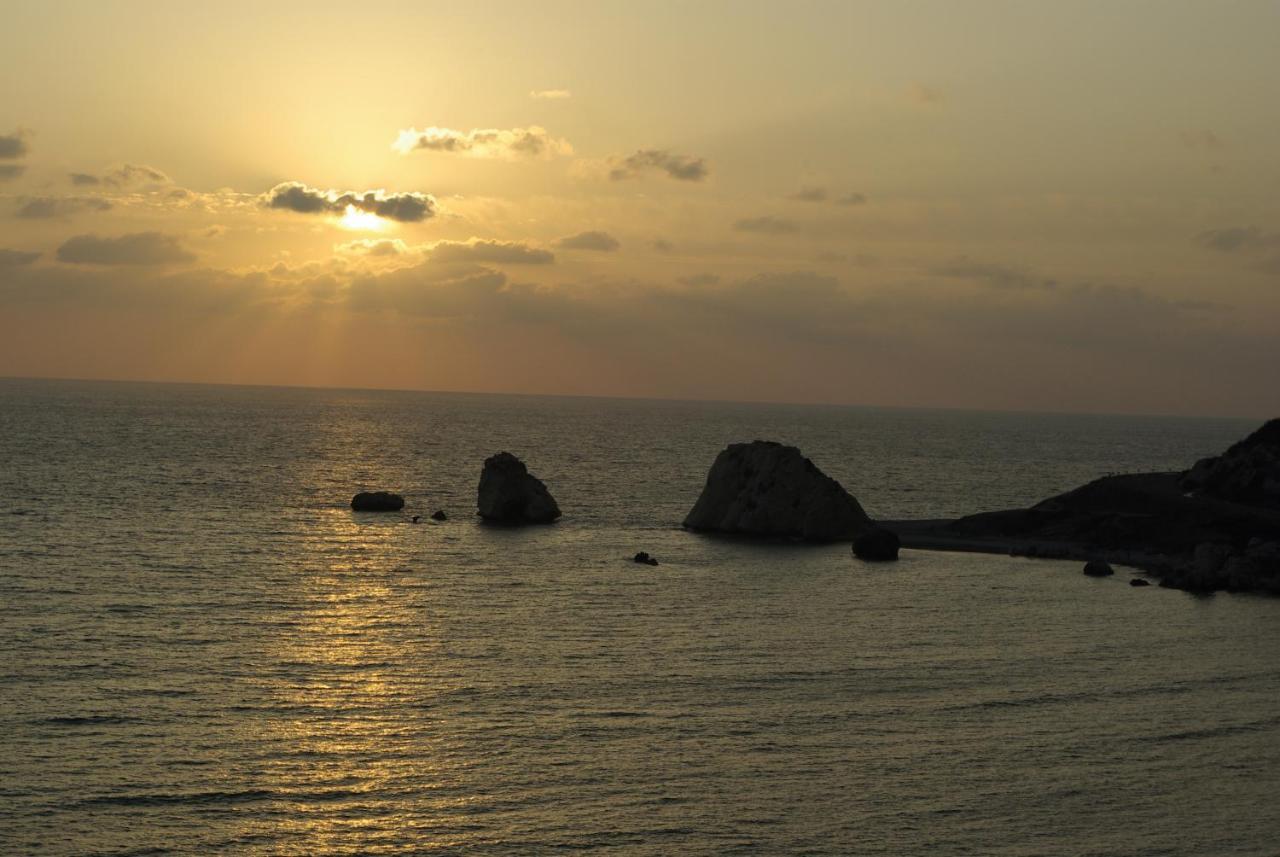 2 Bedroom Apartment Assia With Communal Pool, Aphrodite Hills Resort クークリア エクステリア 写真